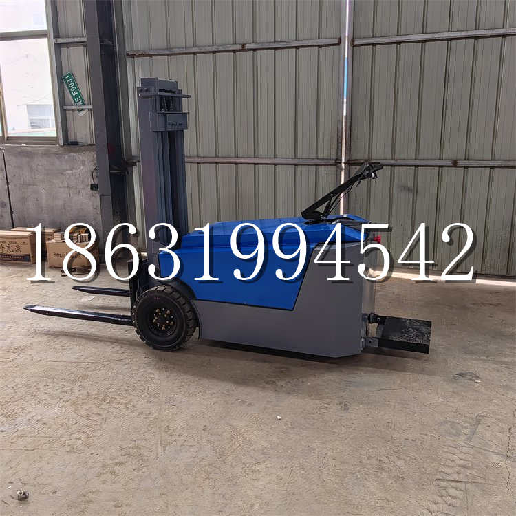 泽库县全电动叉车插腿式堆高车液压装卸车1.5吨升高小型站驾式铲车